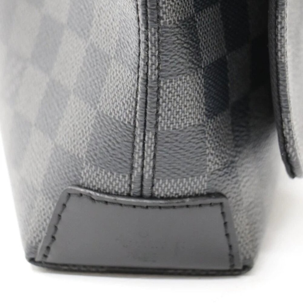 Louis Vuitton District Damier Graphite Messenger Bag - Black/Grey *READ* - Picture 15 of 16